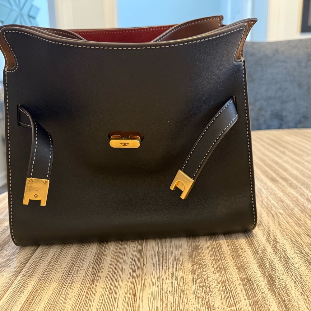 Tory Burch Black Leather Shoulder Bag with Gold Accents - Picture 2 of 14